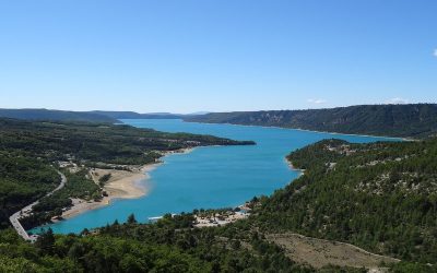 Camping avec commerces à proximité à la Londes les Maures