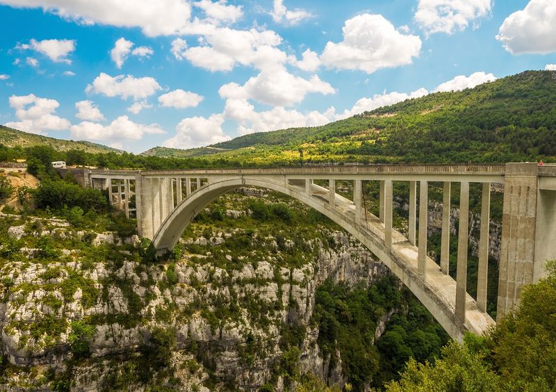 Camping avec commerces à proximité près de Draguignan