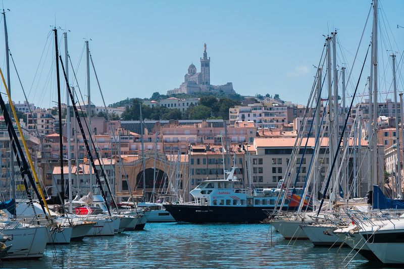 Camping avec commerces à proximité près de Saint-Tropez