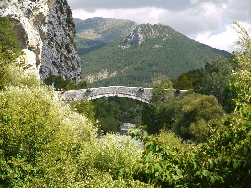 Camping avec piscine couverte à Sainte Anastasie